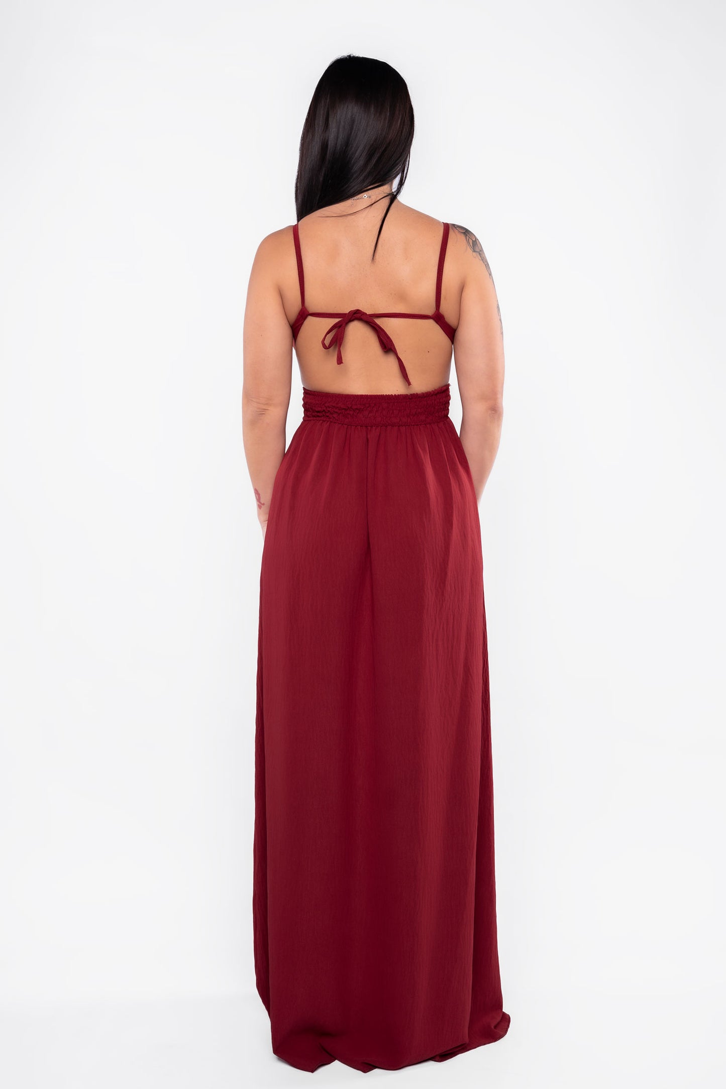 Vestido largo de tirantes con abertura