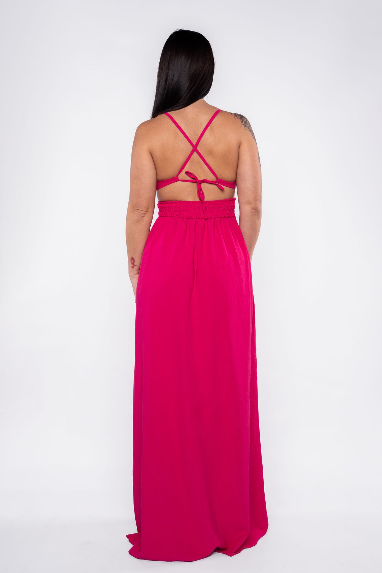 Vestido largo de tirantes con abertura