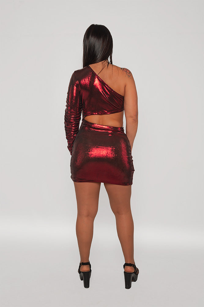 Vestido corto metalizado asimétrico de una manga