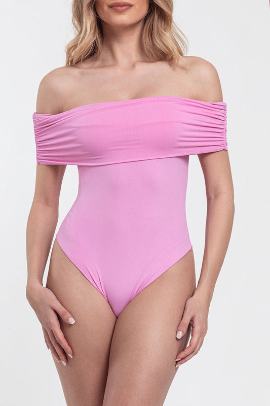 Body de hombros descubiertos con laterales fruncidos