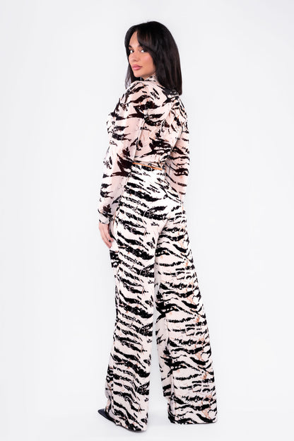 Conjunto animal print con atado en nudo