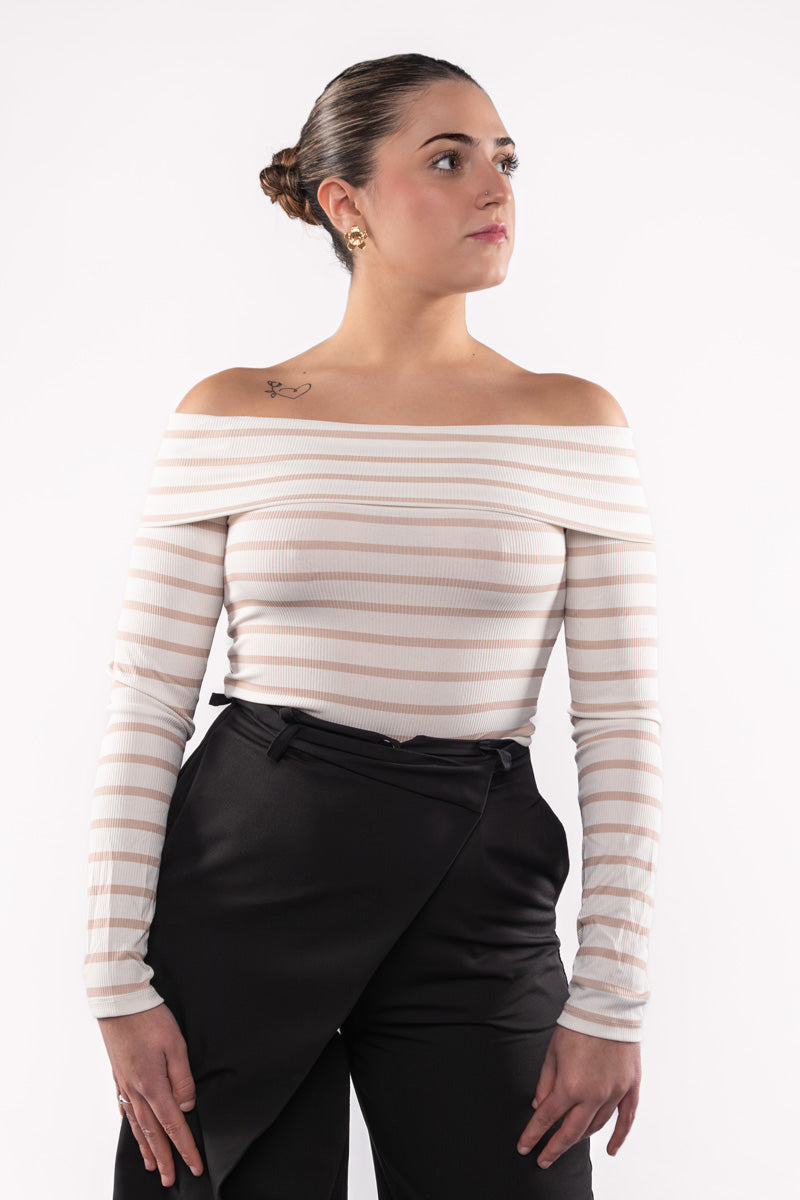 Camiseta corta cuello de barco  tejido canalé