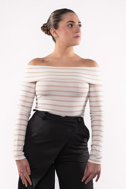 Camiseta corta cuello de barco  tejido canalé