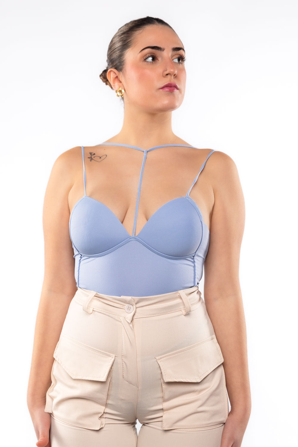 Top tirantes finos entrelazado cuello