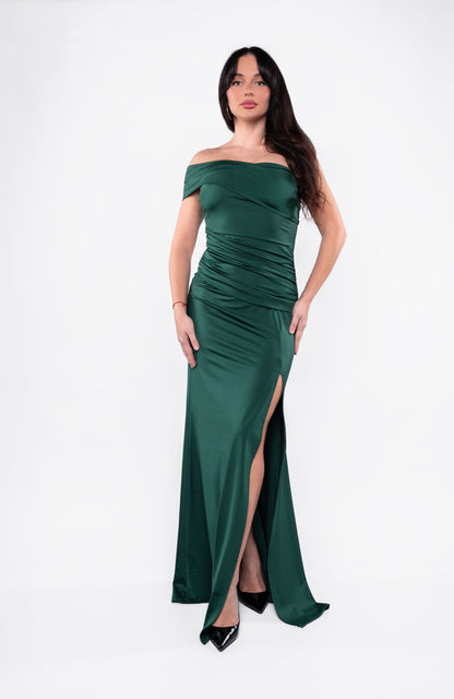 Vestido largo de satén con abertura