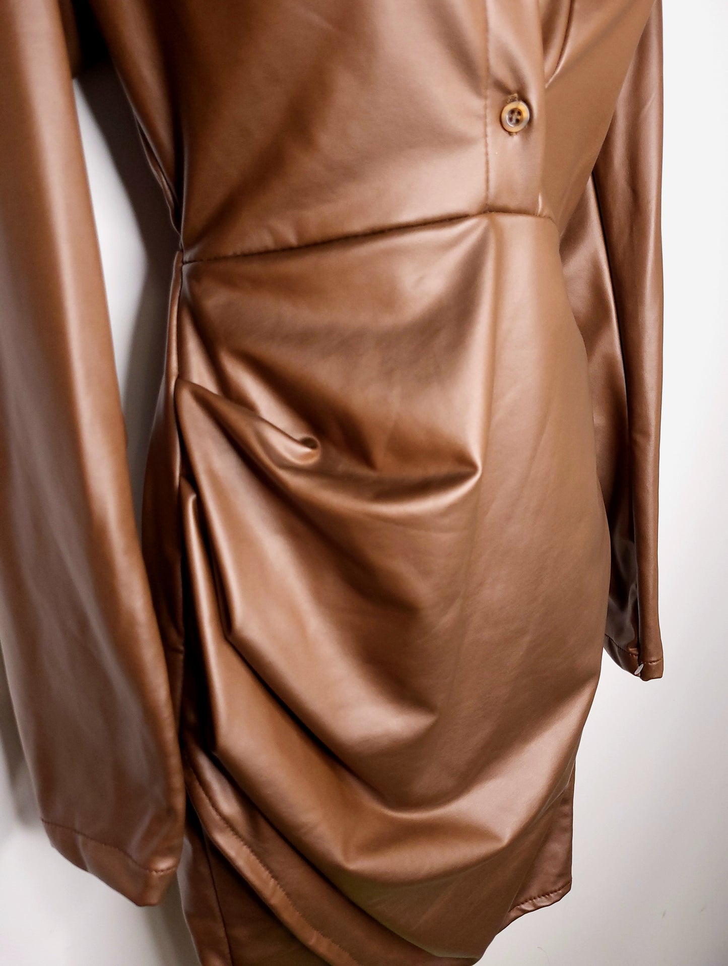 Vestido corto Polipiel Botón