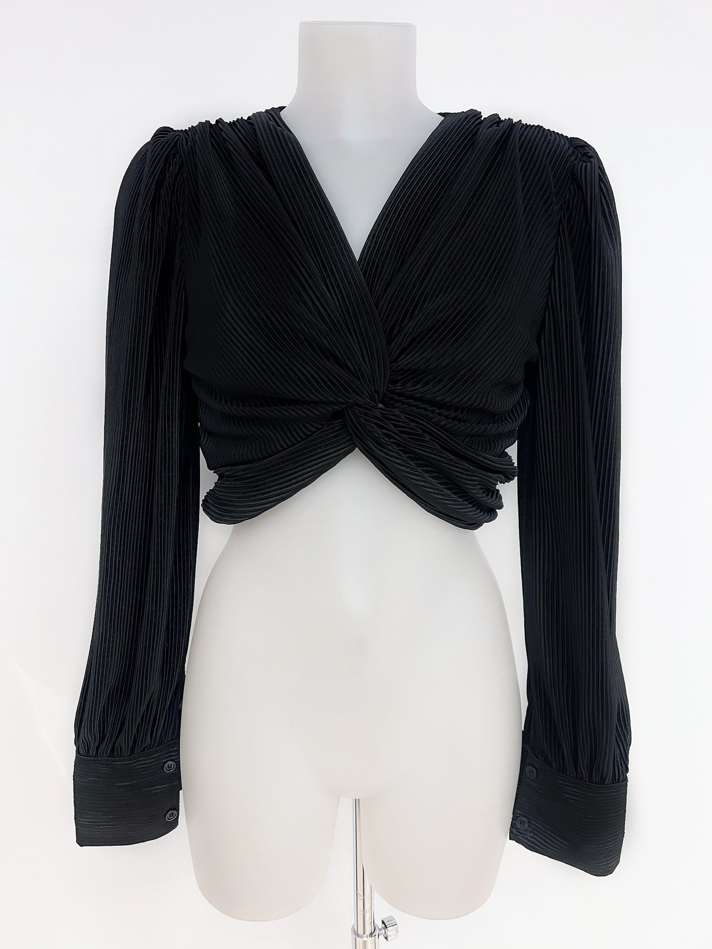 Blusa plisada con nudo frontal