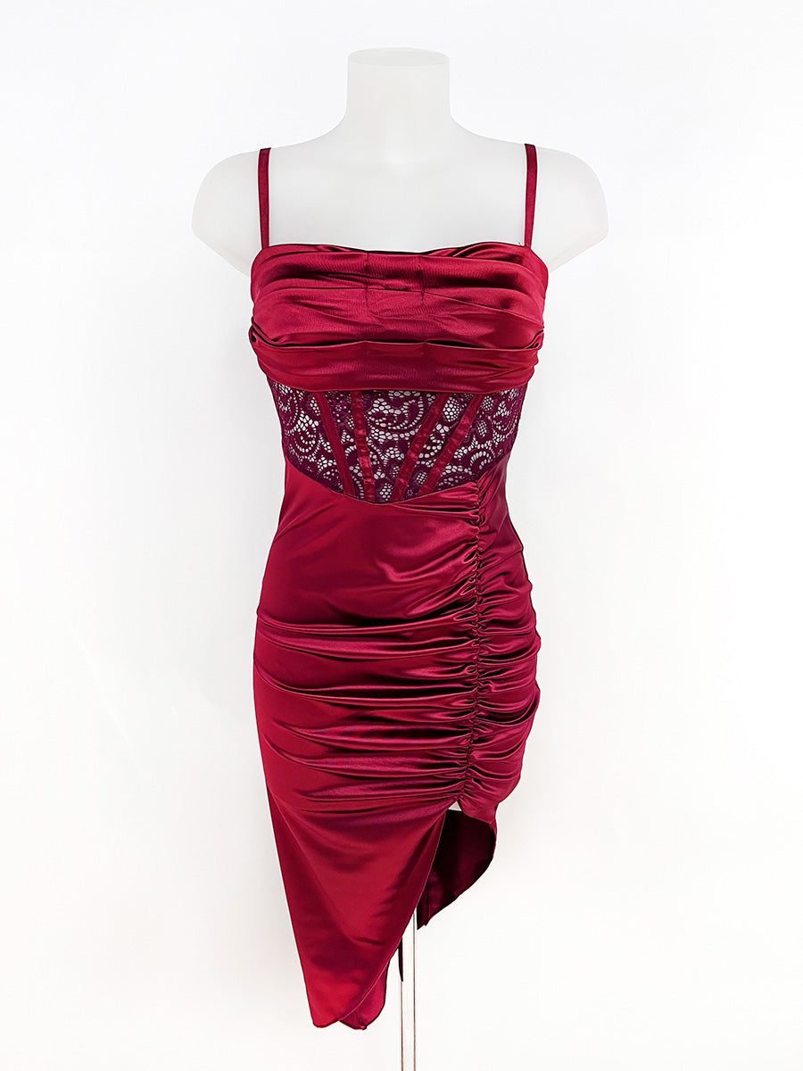 Vestido midi de raso corto con encaje cintura