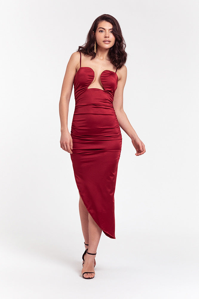 Vestido midi con tirantes copas con relleno